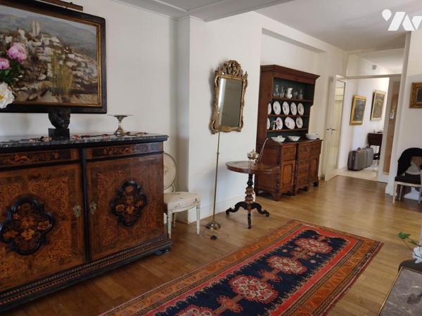 Valence - Hôtel particulier avec ascenseur, cour intérieure, terrasse et garage.