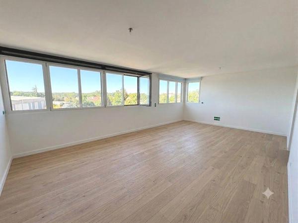Appartement T4 avec Loggia et 2 Parking