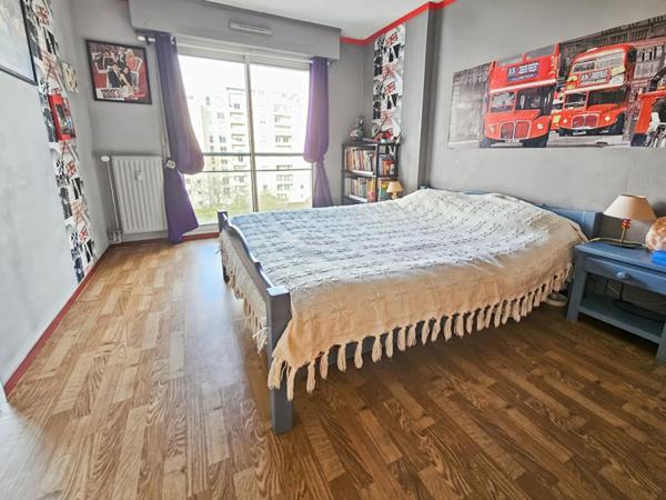 Appartement T4 au dernier étage avec terrasse et balcon ? Secteur Louis Gain à Angers