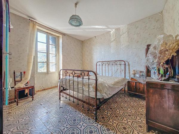 Appartement à rénover avec garage et terrasse