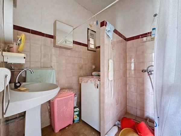 Appartement à rénover avec garage et terrasse