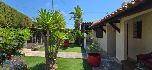 Maison indépendante Saint Laurent Du Var 5 pièces 170 m²