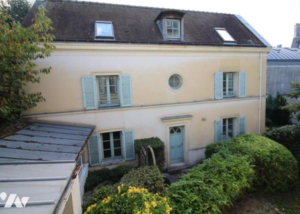 VERSAILLES NOTRE DAME- RARE - Hotel particulier  XVIIIème et maison contemporaine 1990