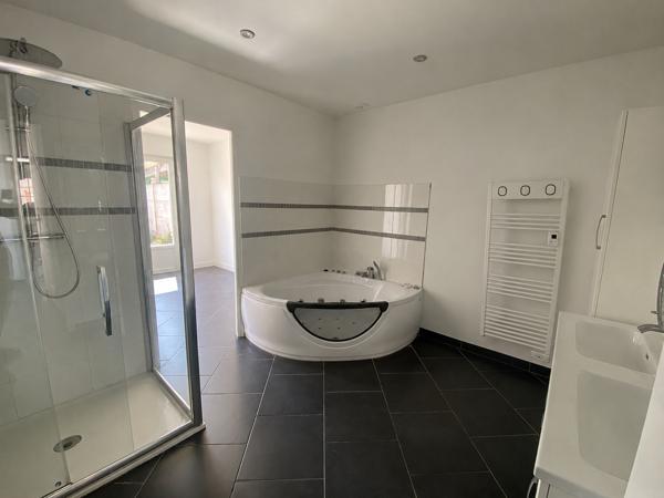 Maison
         5 pièces
        - 107 m² 164 000 € *