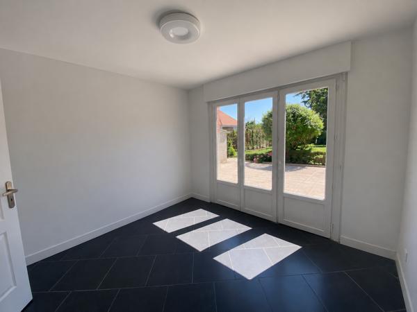 Maison
         5 pièces
        - 107 m² 164 000 € *