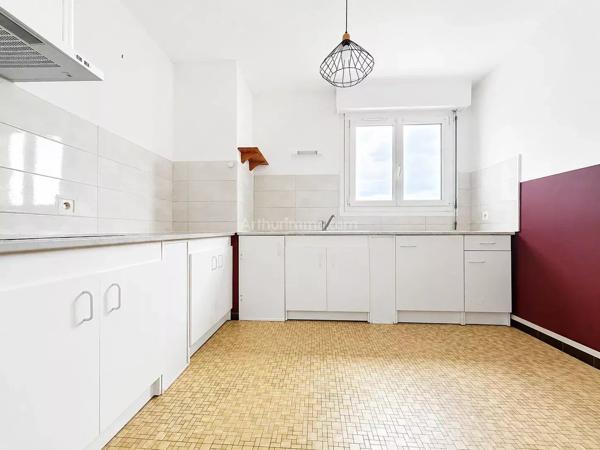 Vente                                                      Appartement
                        
                     2 pièces                      48 m2                     à Reims