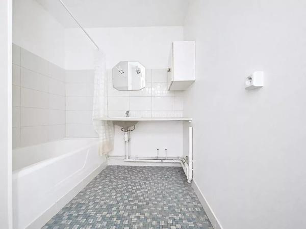 Vente                                                      Appartement
                        
                     2 pièces                      48 m2                     à Reims