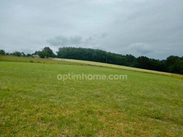 Terrain à bâtir viabilisé sur la commune de SANILHAC (24)