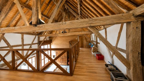 Saint-Bonnet-en-Bresse- Ancienne diligence 240m² - 1,5 Hectares + dépendances