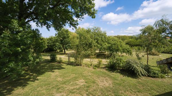 Saint-Bonnet-en-Bresse- Ancienne diligence 240m² - 1,5 Hectares + dépendances