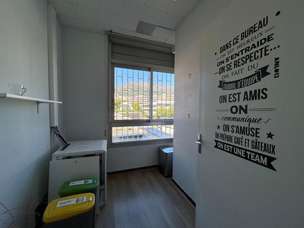 A louer - Local d'activité - Bastia, secteur Montesoru