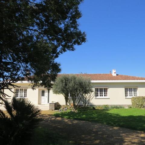 jolie Villa de plain pied indépendante et son jardin paysagé