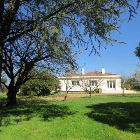 jolie Villa de plain pied indépendante et son jardin paysagé