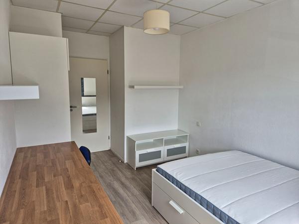 Studio meublé à neuf - - Tours centre - proche Gare