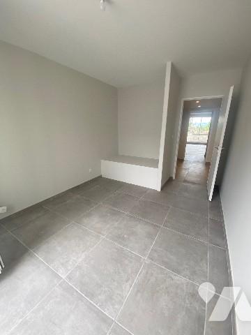 A vendre très bel appartement centre ville Loriol refait à neuf, 3 chambres, balcon, grande terrasse