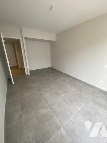 A vendre très bel appartement centre ville Loriol refait à neuf, 3 chambres, balcon, grande terrasse