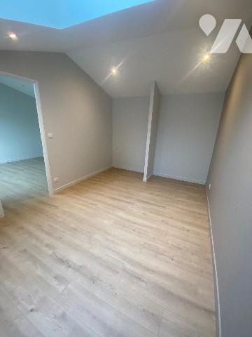 A vendre très bel appartement centre ville Loriol refait à neuf, 3 chambres, balcon, grande terrasse