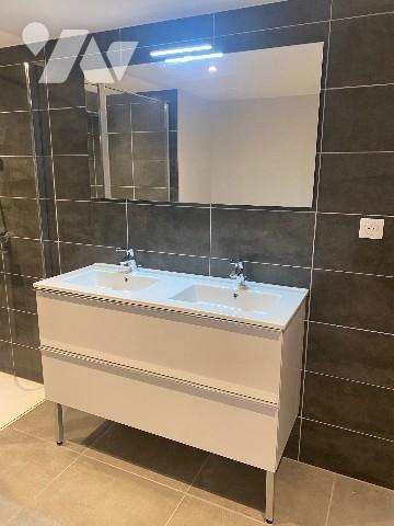 A vendre très bel appartement centre ville Loriol refait à neuf, 3 chambres, balcon, grande terrasse