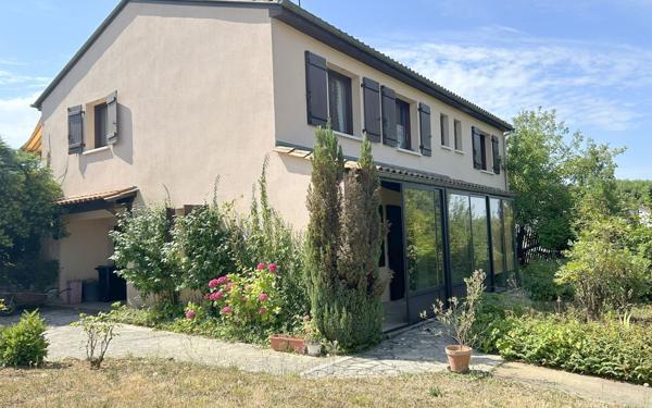 Maison à vendre    4 pièces •  La Rochefoucauld