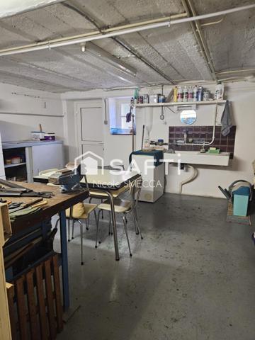 Maison mitoyenne d'un coté,3 chambres,garage...