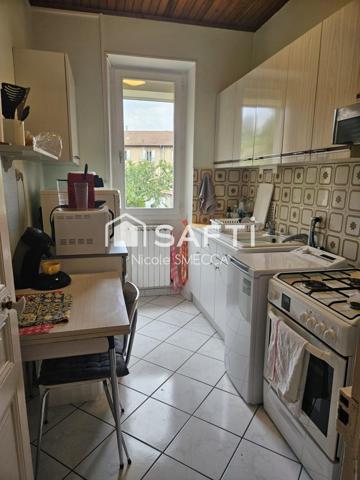 Maison mitoyenne d'un coté,3 chambres,garage...