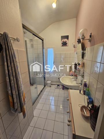 Maison mitoyenne d'un coté,3 chambres,garage...