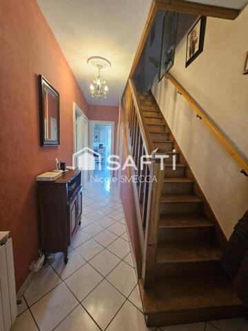 Maison mitoyenne d'un coté,3 chambres,garage...