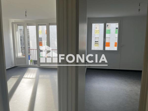 Location Appartement 2 pièces 45 m² - 23 RUE AMPERE Grenoble Cedex 38000