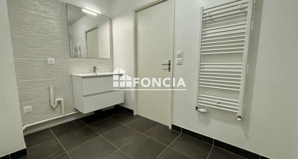 Location Appartement 2 pièces 46.85 m² - Villeurbanne 69100