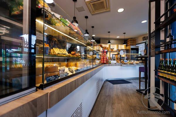 Vente                                                      Fonds de commerce
                        
                     3 pièces                      84 m2                     à Biscarrosse