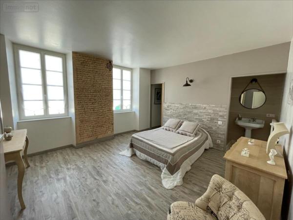 Maison restaurée à vendre à Marans en Charente-Maritime (17230), ref : VA 443