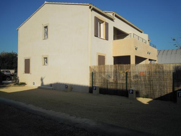 Avignon (84140) Appartement Type III Rez de jardin en fond d'impasse