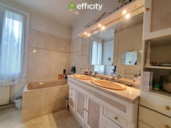 Maison 8 pièces - 320 m²