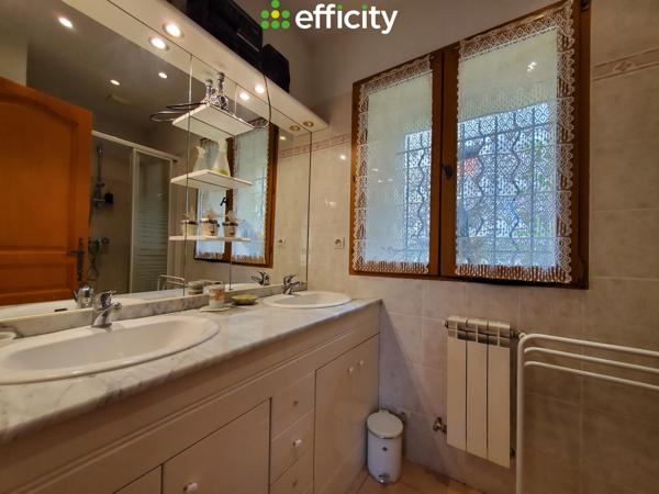 Maison 8 pièces - 320 m²