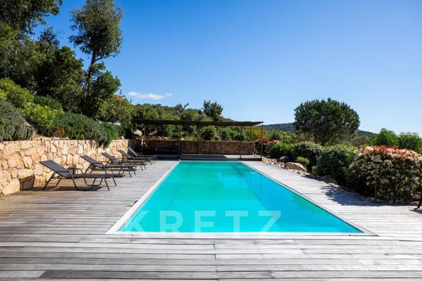 VILLA AVEC PISCINE ET VUE MER SUR SANTA GUILIA AU CALME