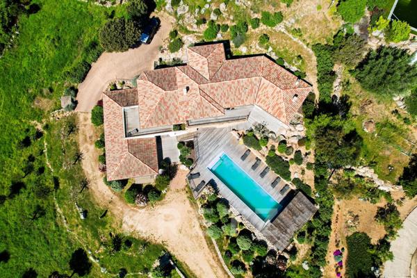 VILLA AVEC PISCINE ET VUE MER SUR SANTA GUILIA AU CALME