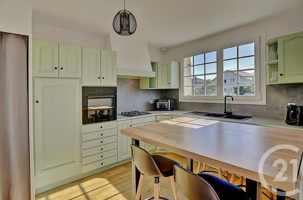 Maison à vendre  5 pièces - 136 m 2   GENAS  - 69