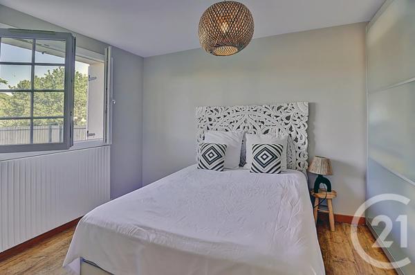Maison à vendre  5 pièces - 136 m 2   GENAS  - 69