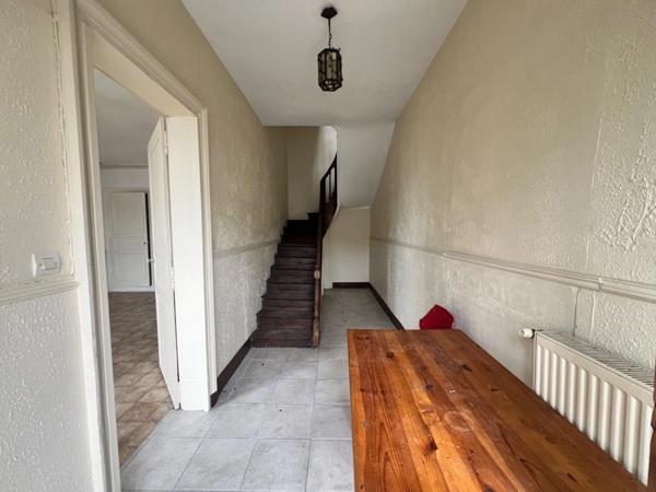 MAISON DE VILLAGE ATYPIQUE AVEC GRAND POTENTIEL