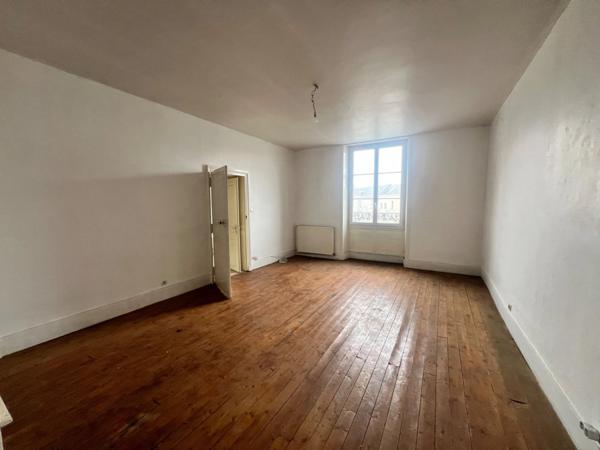 MAISON DE VILLAGE ATYPIQUE AVEC GRAND POTENTIEL