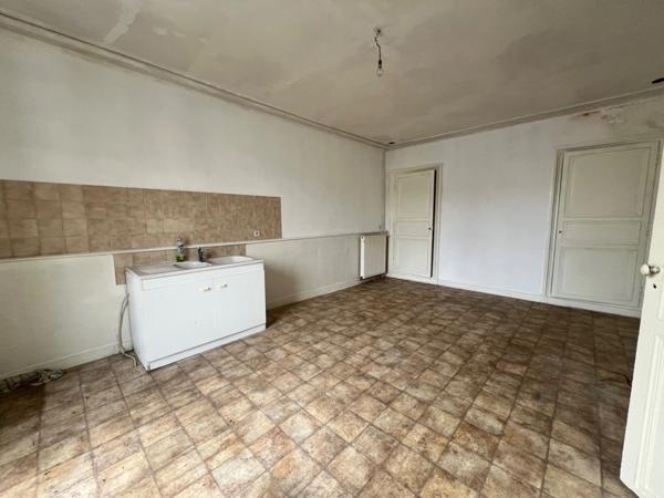 MAISON DE VILLAGE ATYPIQUE AVEC GRAND POTENTIEL