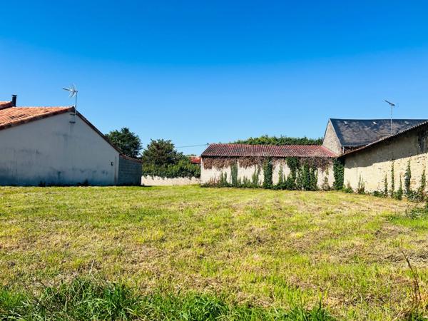 MAISON DE VILLAGE ATYPIQUE AVEC GRAND POTENTIEL