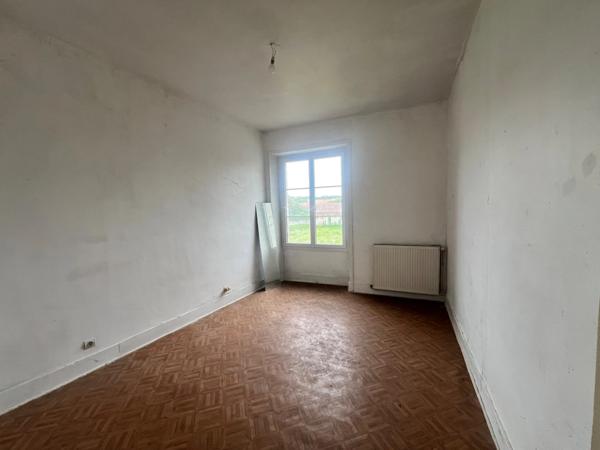 MAISON DE VILLAGE ATYPIQUE AVEC GRAND POTENTIEL