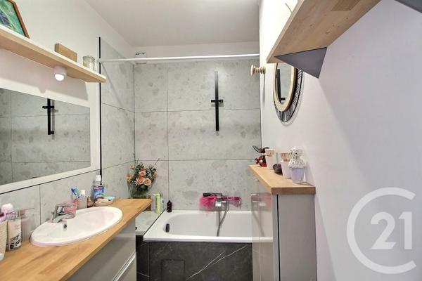 Appartement à vendre  3 pièces - 62 m 2   GRASSE  - 06