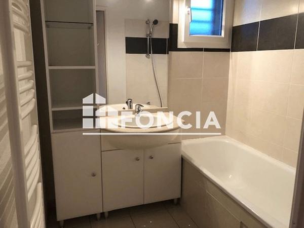 Location Appartement 3 pièces 51.95 m² - 21 AVENUE DES NATIONS Onet Le Chateau 12850