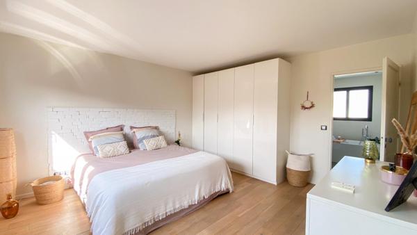 QUAND LE MODERNE ET L'ANCIEN RACONTENT UNE HISTOIRE