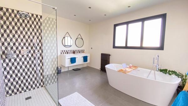 QUAND LE MODERNE ET L'ANCIEN RACONTENT UNE HISTOIRE