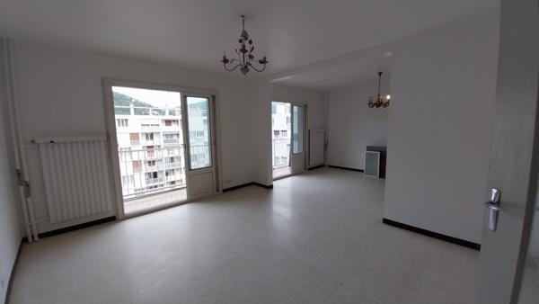 Appartement
                                                                                                                                                                                                                                                                                                                        4 pièce(s)                                                                                                                                                                                                          2 chambre(s)                                                                                                                                                                                                          76  m²