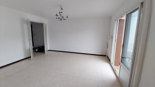 Appartement
                                                                                                                                                                                                                                                                                                                        4 pièce(s)                                                                                                                                                                                                          2 chambre(s)                                                                                                                                                                                                          76  m²