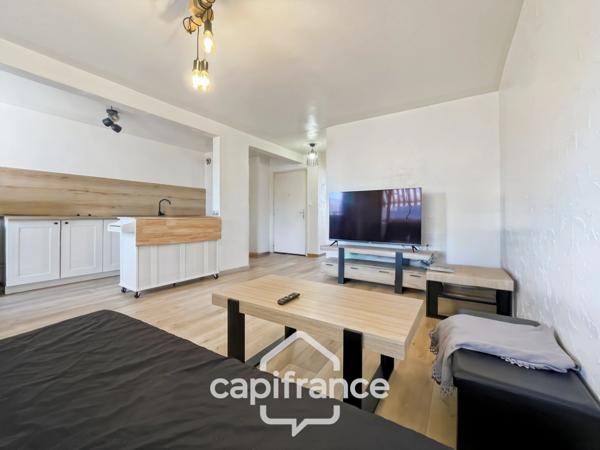SAINT RAPHAEL opportunité à saisir :appartement meublé de  45 m2  fonctionnel 2ème étage sans ascenseur, place de parking attitrée et cave privative